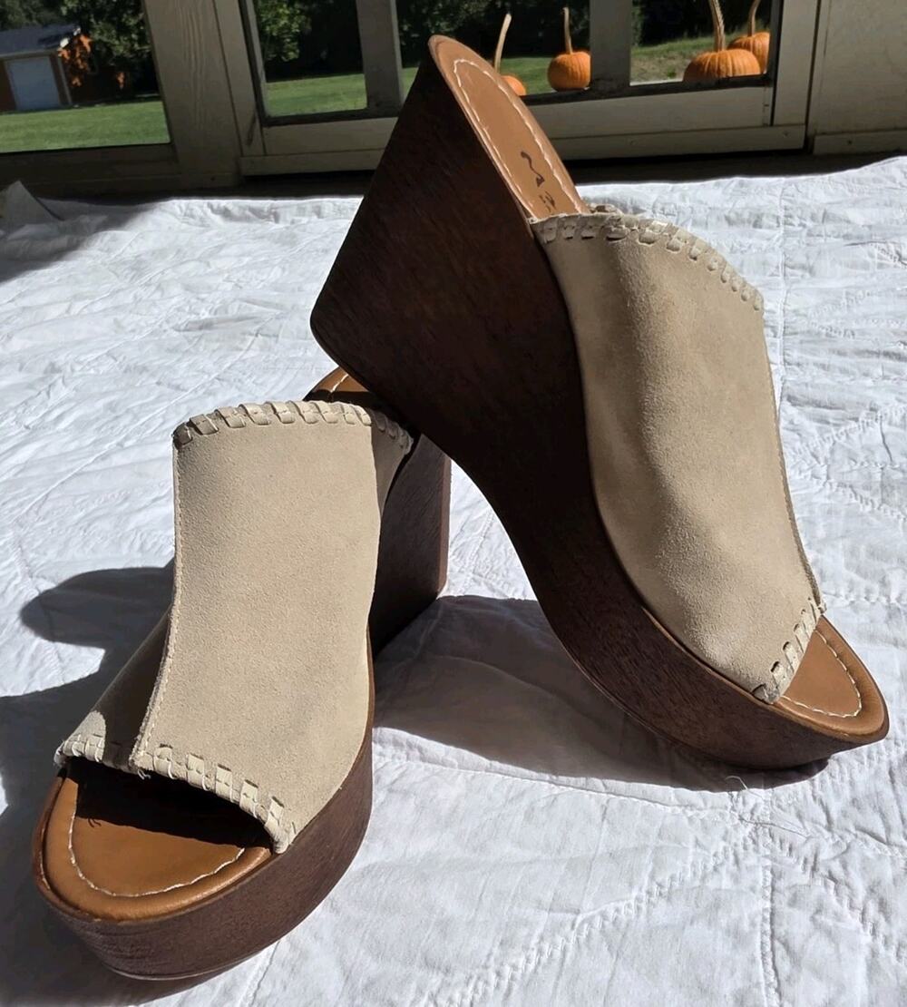 Mariella Women's Size 7.5 Beige Suede Platform Wedge Slip On Sandals 4" Festival